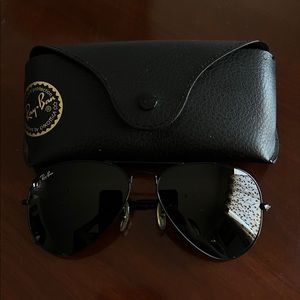SOLD! Ray-Ban Aviator Classic Black sunglasses